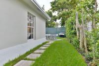 Modern Design District Getaway With Hot Tub and Garden - Chambres d’hôtes Miami