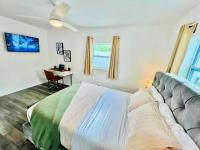 Stylish Fort Lauderdale Retreat Ideal For Work - B&B