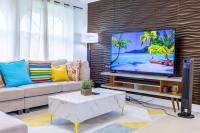 Tropical House Pool Table, Jacuzzi, Nearby Beach - B&B