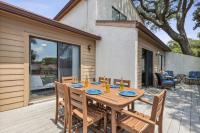 2625 Forest Ridge - Pool - Tennis - Pickleball - Large Deck - B&B