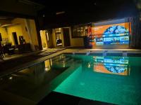 Lujosa villa con piscina y cine privado - Chambres d’hôtes Melgar
