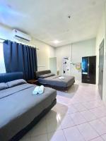 Quadruple Room with Private Bathroom