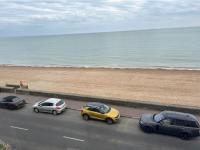 Seafront folkestone Sandgate channel tunnel - 5 star property Sleeps 12 - B&B