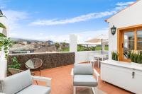 Beautiful 4 bedroom house with phenomenal golf and mountain views - Ferienwohnung San Miguel De Abona