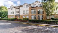 STN - Bishops's Stortford - Free Gated Parking - Two Bed Apartment - Perfect location for Stansted Airport - B&B