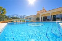 Exceptional Villa with Pool, Tennis Court, Games Room - Chambres d'hôtes Quarteira