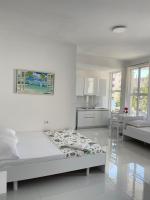 Apartamento de 1 dormitorio con balcón y vistas al mar