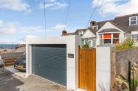 The Surfer's Townhouse with Sea Views - B&B Newquay