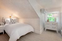 Single Room with Shared Bathroom (31)