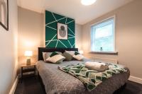 Trendy 4 Bedrooms-Sleeps 8-Long Term Disc-Driveway - Bed and Breakfast Southampton
