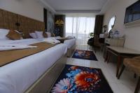 Quadruple Room with Pyramids View