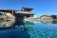 Villa de luxe surplombant la mer, piscine suspendue - Ferienwohnung