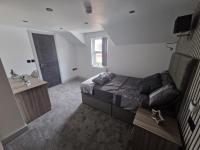 Modern 4 BR flat with 4 ensuites in central Reading - B&B Reading