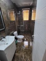 Appartement met 1 slaapkamer, balkon en uitzicht op de bergen.