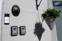 Beautiful Home Away From Home - 3 Bedrooms - 6 Beds - Sleeps 7 - Free Parking - Chambres d’hôtes