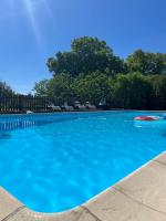 La Colline de Tilleul - De La Colline 4 STAR RATED - Beautiful Cottage Near Aubeterre - B&B Saint-Romain