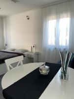 WHOLE HOUSE FOREST-yard and BBQ, private parking - B&B Marinići
