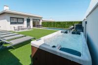Aqua Villa, with jacuzzi and private pool - B&B Santa Bárbara