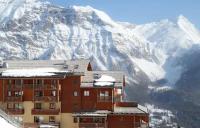 Appart chaleureux au pied des pistes avec piscine - B&B Orcières