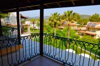 Villa with a private pool and mountain view in a quiet area next to fores - B&B