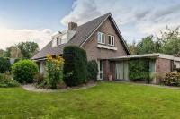 Backroom in Villa with private garden very near Centre and TUe - B&B