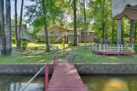Deck, Dock and Resort Amenities Home in Hot Springs - B&B Hot Springs