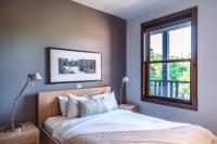 Lakefront, Mountain View - 3 Bedrooms Resort Suite - B&B Lac-Supérieur