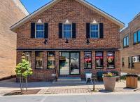 Spacious, Pet Friendly, in the Heart of Downtown - B&B New Glarus