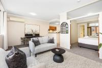 Executive Elegance Stylish 1BR Suite on Hay St - Chambres d’hôtes Perth