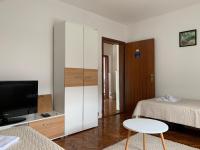 Chambre Lits Jumeaux avec Salle de Bains Commune