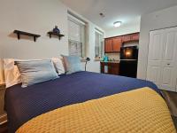 Cute + Cozy Studio at The Inman - 207 - Ferienwohnung Champaign