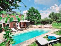 Jacuzzi, Piscine, Station de recharge pour véhicule électrique, Maison normande du 19ème Siècle à 25' de Deauville, classée meublé de tourisme 5 étoiles - B&B