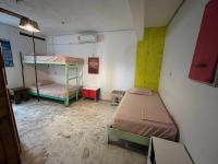 Cama Individual en habitación compartida femenina