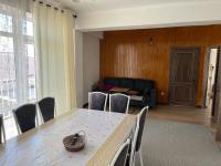 Appartement met 3 Slaapkamers en Uitzicht op het Meer