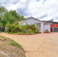 4BR 2BA House Nestled in a Quiet Spot in Dickson - Hosted by CanStay - B&B