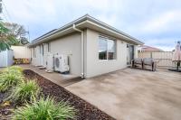Comfy and Modern House with Outdoor Dining and WiFi - B&B