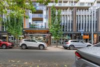 Bright Loft-Style Apartment with Gorgeous View - Hosted by CanStay - B&B
