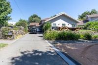 Serene 2BR House near the heart of Kingston - Hosted by CanStay - Chambres d’hôtes Kingston