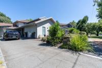 Serene 2BR House near the heart of Kingston - Hosted by CanStay - Chambres d'hôtes Kingston