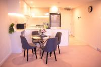 Homely Modern Apt between the Lake and City - Hosted by CanStay - B&B Canberra