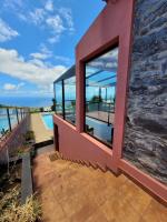 Sunset Paradise Villa with Heated Pool - Chambres d’hôtes Calheta