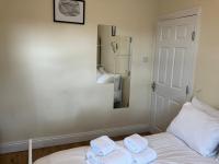 Specious Studio Flats - B&B London