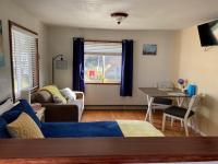Comfortable Studio #1 Across The Street From The Beach - Ferienwohnung