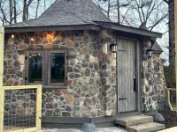 The Hut at the Farm - B&B