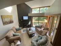 Comfy Lakeview End Unit with many Amenities - B&B