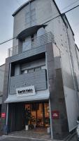 EarthVeloビル一棟貸しでフルリノベ済み各階に風呂トイレありで好立地でコスパ最高をめざしている宿です - Chambres d’hôtes