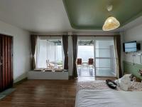 Kamer met Kingsize Bed en Uitzicht op de Bergen