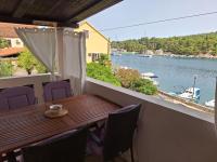 Two-bedroom apartment with sea view,big terrase and garden - Chambres d’hôtes Stari Grad