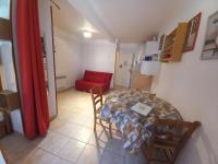Estudio con balcón