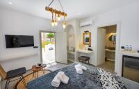 Adriana - Suite with Outdoor Hot Tub and Sea View